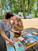 Городская библиотека им. Ф. Н. Слепушкина провела буккроссинг под открытым небом