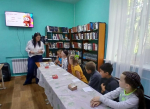В Фоминской библиотеке состоялся мастер-класс по созданию брелков «Лабубу»